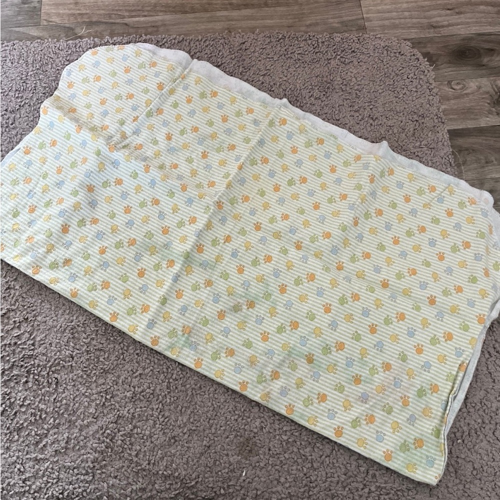 Pawprint dog thin small blanket